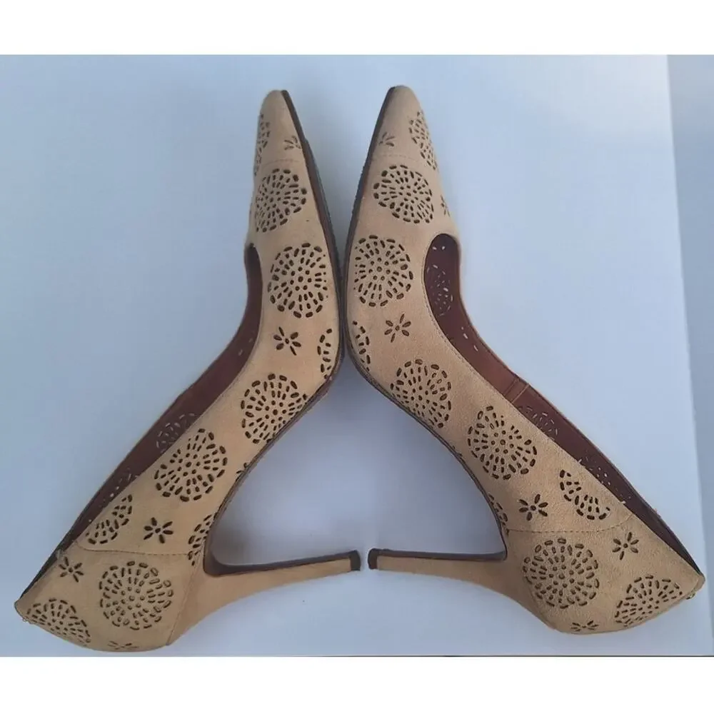 Coach Waverly Suede Leather Pumps High Heels Shoes Cutout Flowers Beige Size 8.5